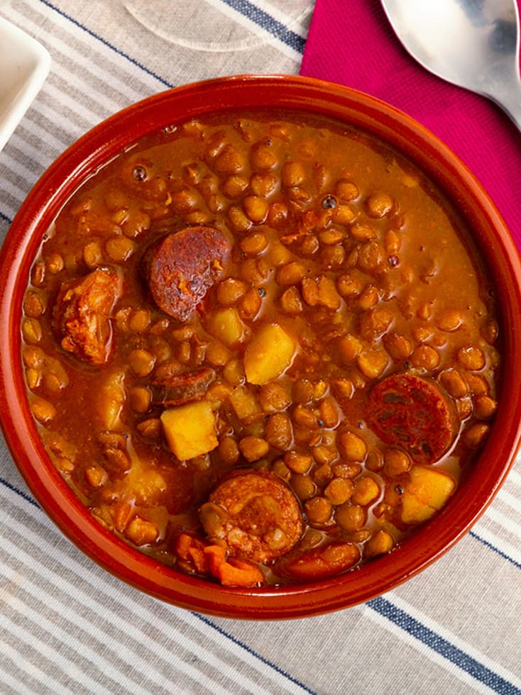 GEMÜSEEINTOPF MIT SCHINKEN UND CHORIZO-WURST