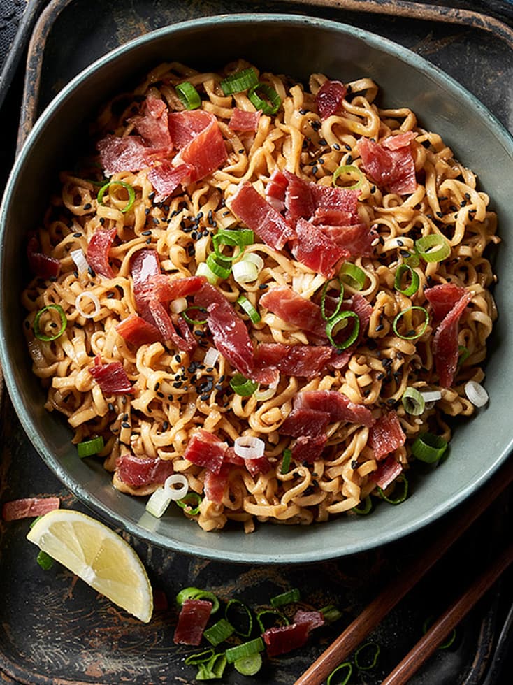 RAMEN MIT SERRANO-SCHINKEN